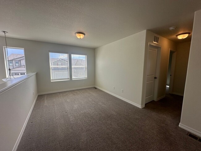 Building Photo - Modern 3-Bed, 3-Bath Home in District 20!!