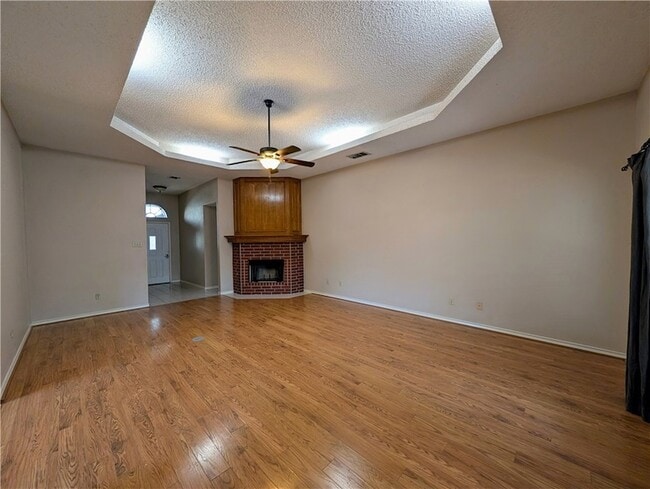 Building Photo - 14929 Red River Dr