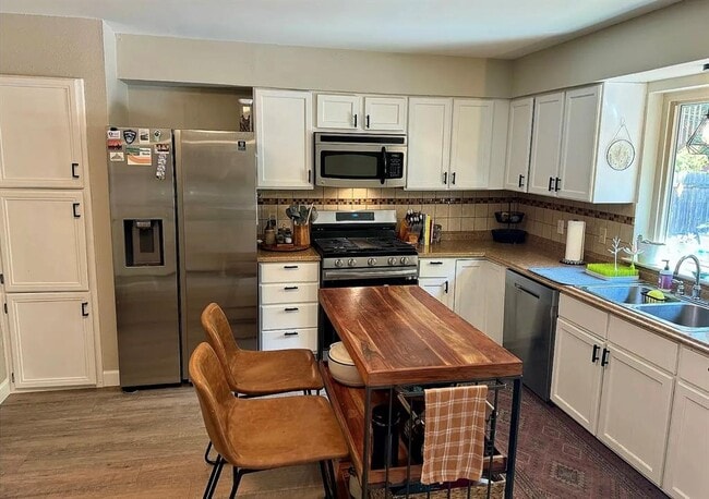 Building Photo - 7309 Broken Arrow Ln