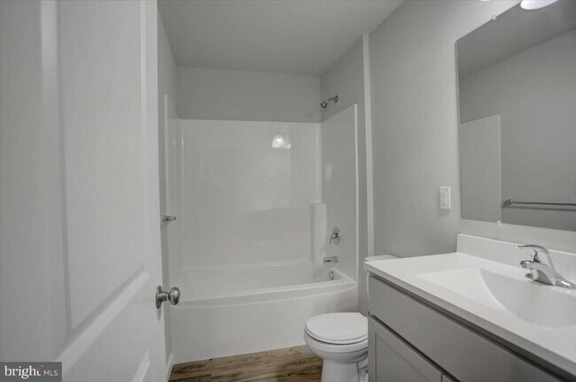 Building Photo - 36 Dahlgren St