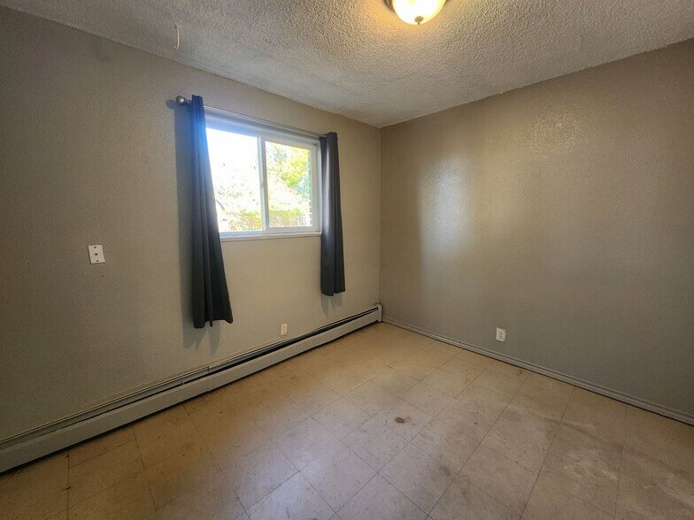 Building Photo - 1363 Mobile St