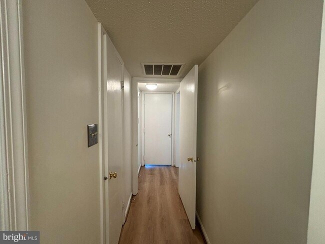 Building Photo - 3115 Patrick Henry Dr