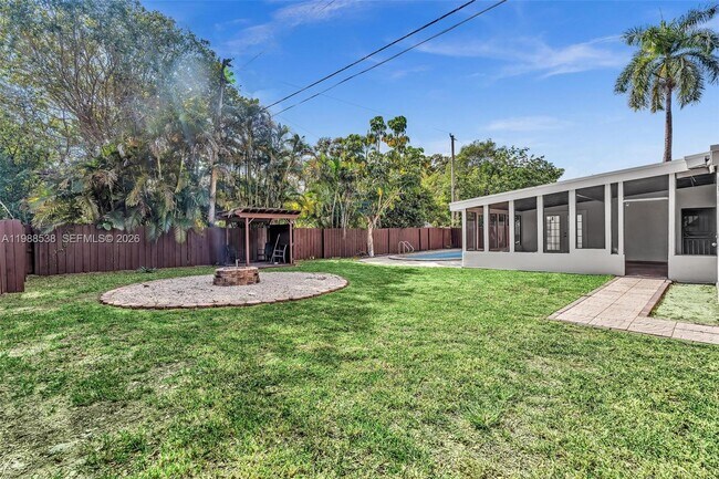 Building Photo - 1600 SW 9th St