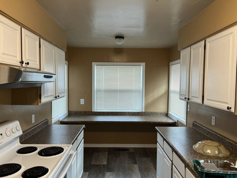 Building Photo - 412 NW F St