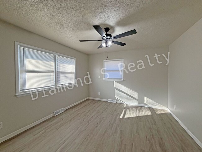 Building Photo - Charming 3 Bedroom Home with HUGE Shop!