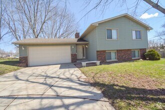 Building Photo - End-of-Cul de Sac 4 Bed 2 Bath Available f...