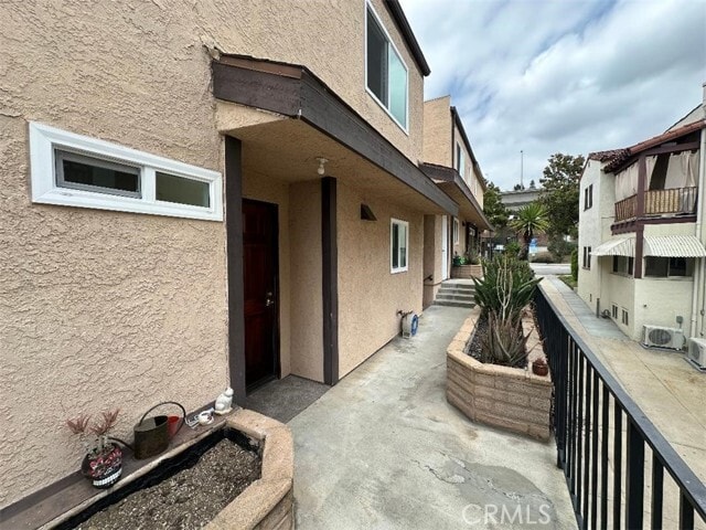 Building Photo - 1534 E Wilson Ave