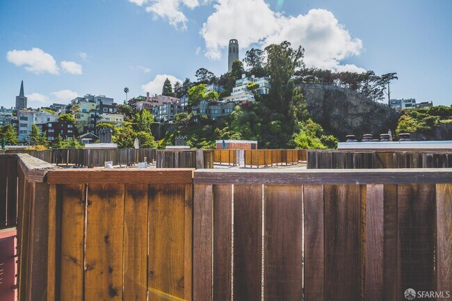 Building Photo - 101 Lombard St