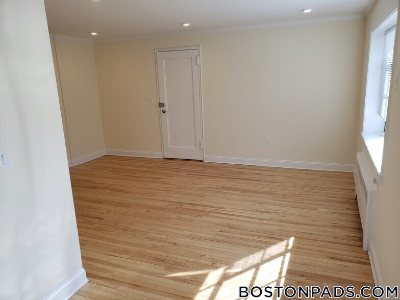 Building Photo - 80 St Paul St