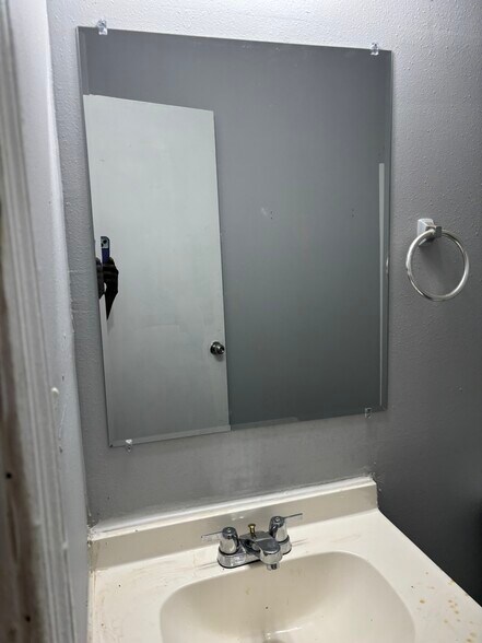 Building Photo - 703 Cecelia Ave