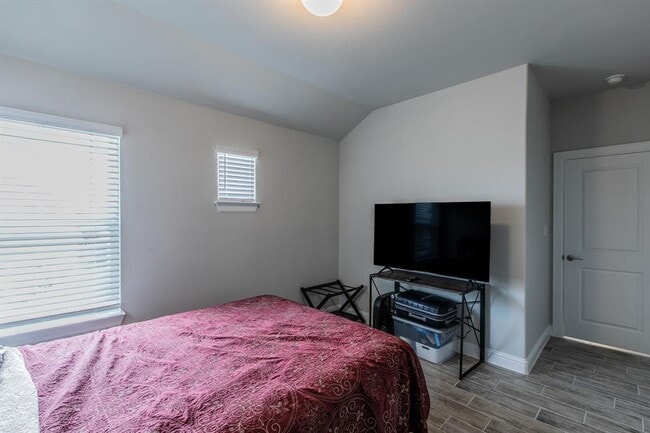 Building Photo - 173 Riverhill Dr