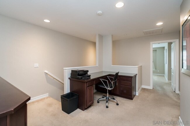 Building Photo - Beautifully maintained town home in the sought after community of Ravenna at 4S Ranch!