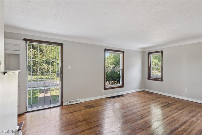 Building Photo - 4723 W 125th St