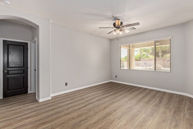 Building Photo - Lovely home in cul-de-sac lot with fenced pool!