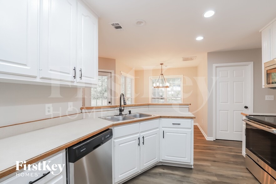 Building Photo - 660 Rosebud Ln