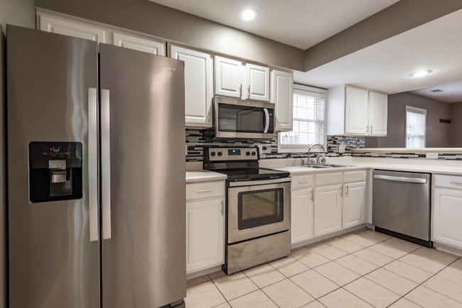 Building Photo - 3360 S Oaklawn Cir