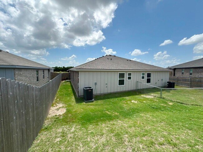 Building Photo - 205 Dolphin Dr