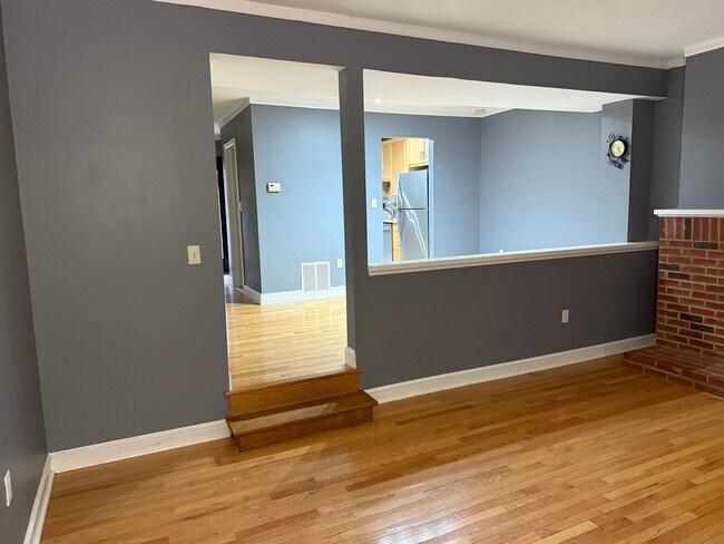 Building Photo - 129 Farmington Chase Crescent