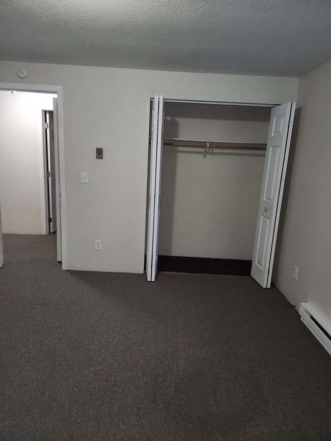 Building Photo - 2bed 1bath Duplex