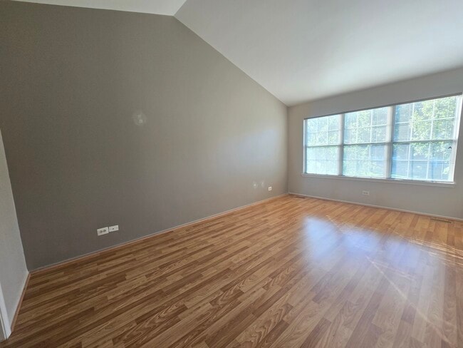 Building Photo - 109 Thistle Ct