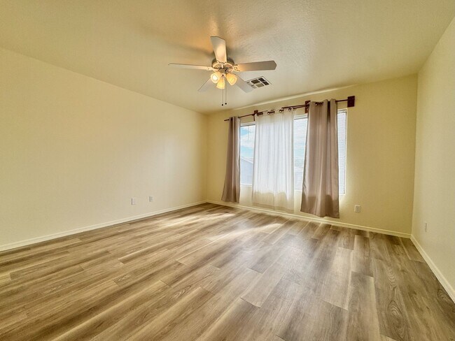 Building Photo - ASHLEY HEIGHTS 3 BEDROOM WITH HUGE BACKYARD