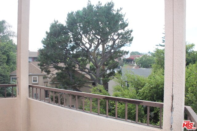 Building Photo - 10400 La Grange Ave