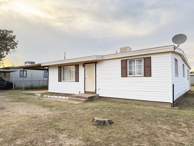 Building Photo - 123 E Apache St