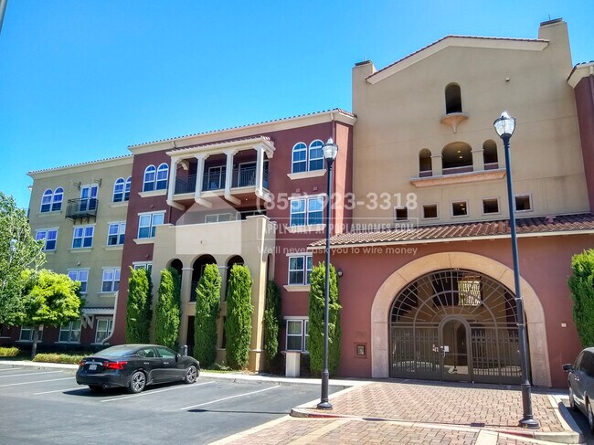 Building Photo - 700 S Abel St