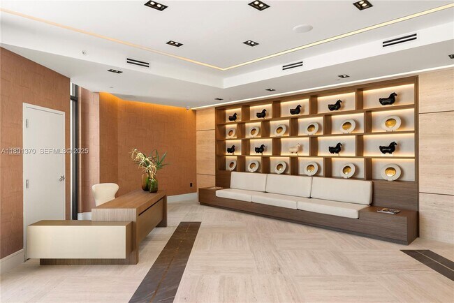 Building Photo - 701 Valencia Ave