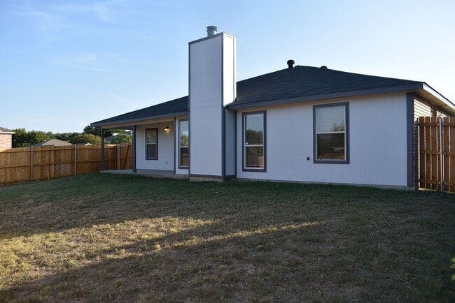 Building Photo - TWO LIVING ROOMS AND TWO DINING ROOMS! Sol...