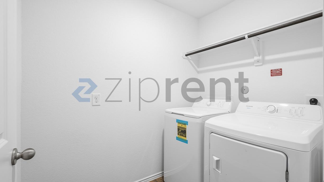 Building Photo - Unit