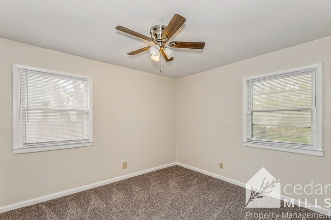 Building Photo - Over 1300 sq. feet in East Central Wichita