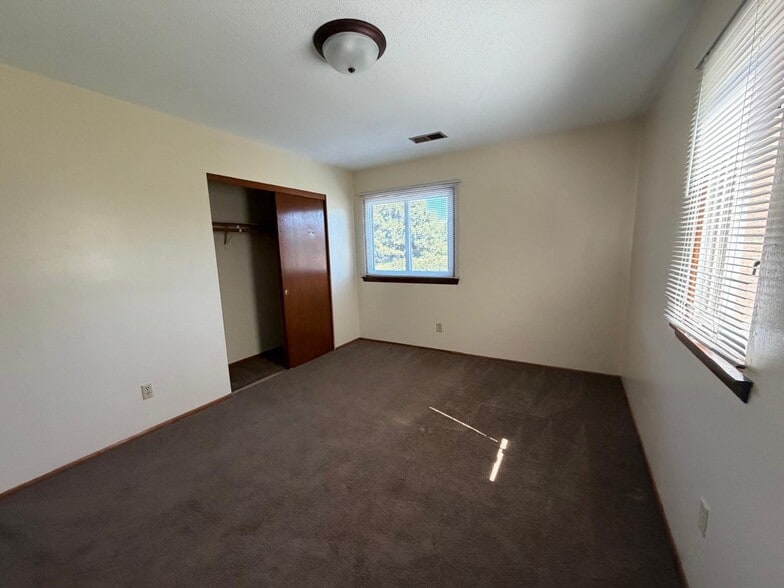 Building Photo - 4819 Azelia Ave N