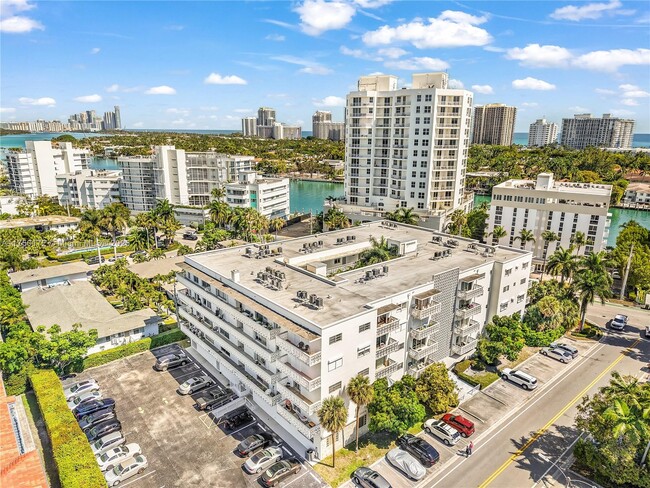 Primary Photo - 9700 W Bay Harbor Dr
