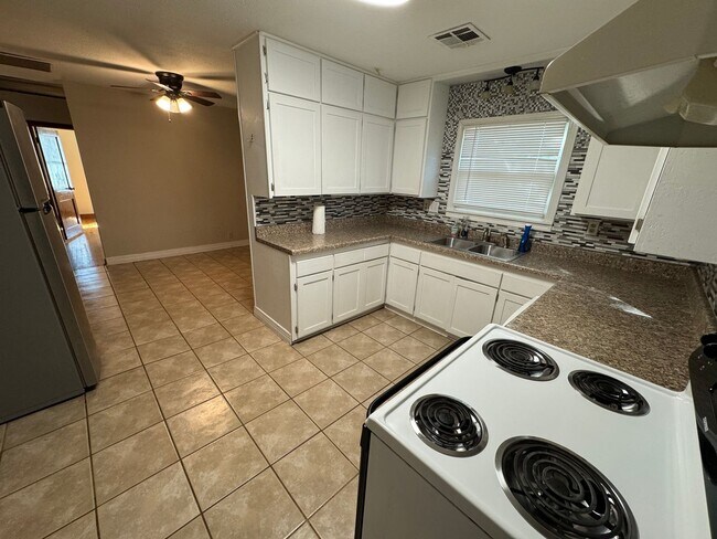 Building Photo - Spacious Home with Garage, Deck & Convenient Location