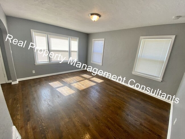 Building Photo - Charming 3 Bedroom, 1 Bathroom Home with B...
