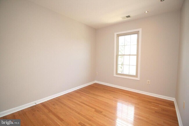 Building Photo - 10137 Treble Ct