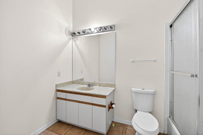 Building Photo - 1,961SF Condo | 3 Bedrooms & 2.5 Bathrooms...