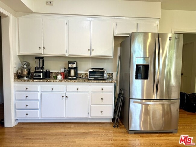 Building Photo - 1107 S Bundy Dr