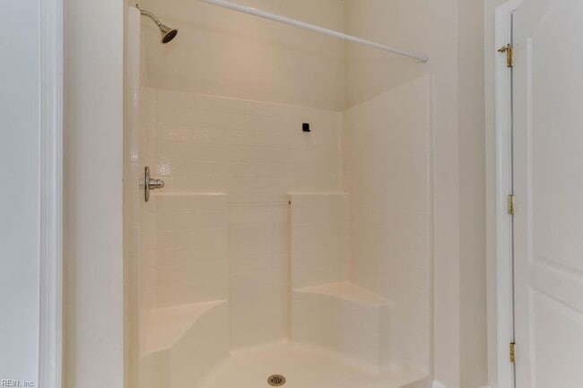 Building Photo - 528 Normandy St