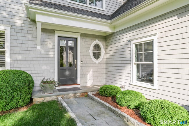 Building Photo - 26 Long Lots Ln