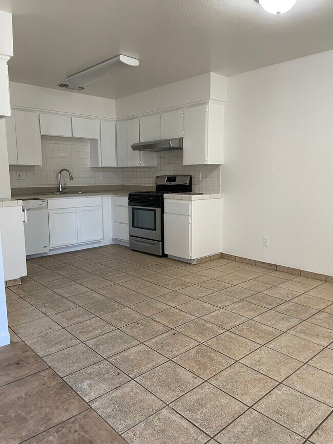 Building Photo - 819 K St