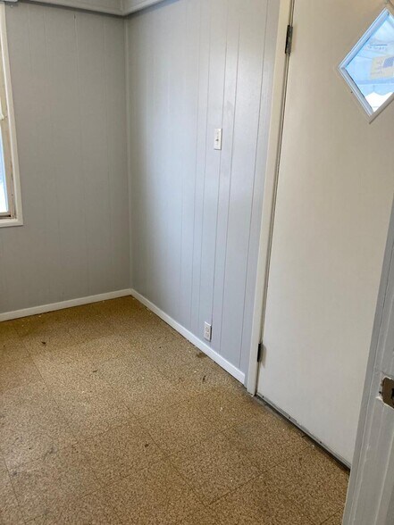 Building Photo - 2313 Vodeli St