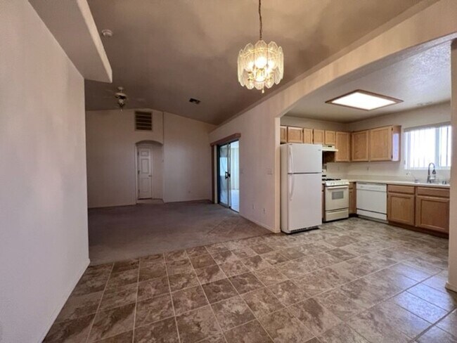 Building Photo - Silver Sands Community Home with fenced Yard 2BR plus bonus area