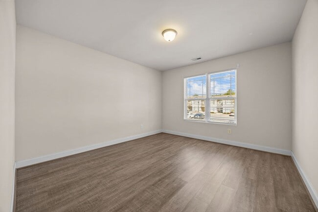 Building Photo - TWO BEDROOM UNIT FOR REDUCED RENTAL RATE!