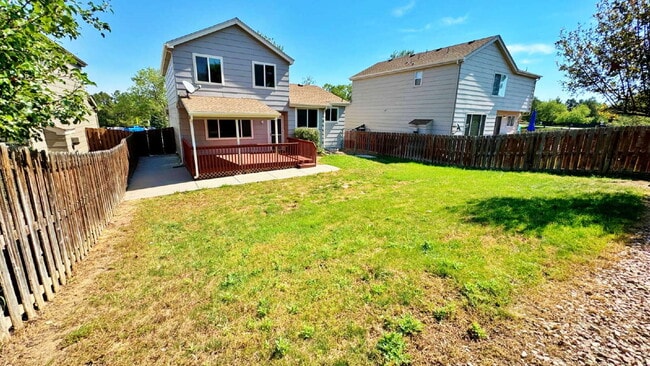 Building Photo - Fantastic Updated 3 Bed 3 Bath in Cherry Creek Schools Great Backyard 2 Car Garage