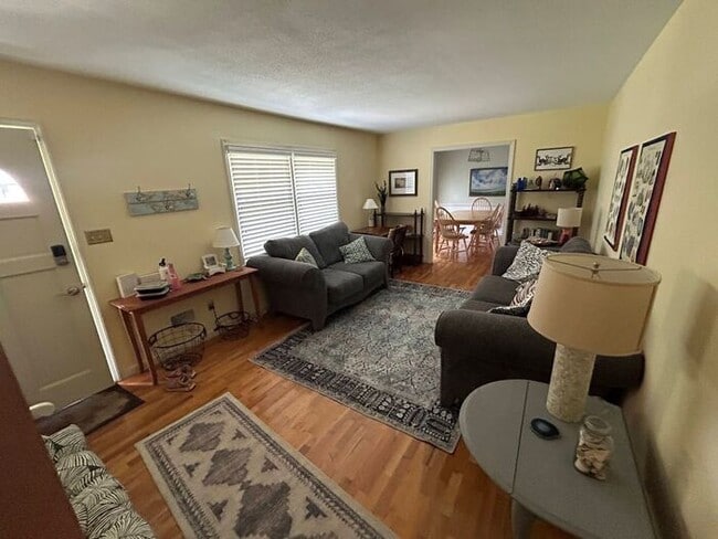 Building Photo - Near Mayfair, Wrightsville Beach, SHORT TERM LEASE TO SUMMER. FURNISHED