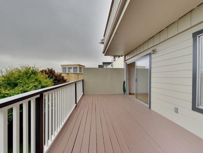 Building Photo - 4BR Home with Jaw-Dropping Views, Garage, ...