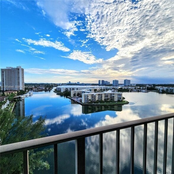 Building Photo - 18151 NE 31st Ct