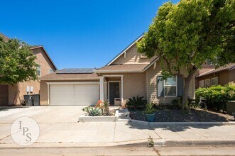 Building Photo - Fresno South East Home, 3BR/2BA, Built 200...
